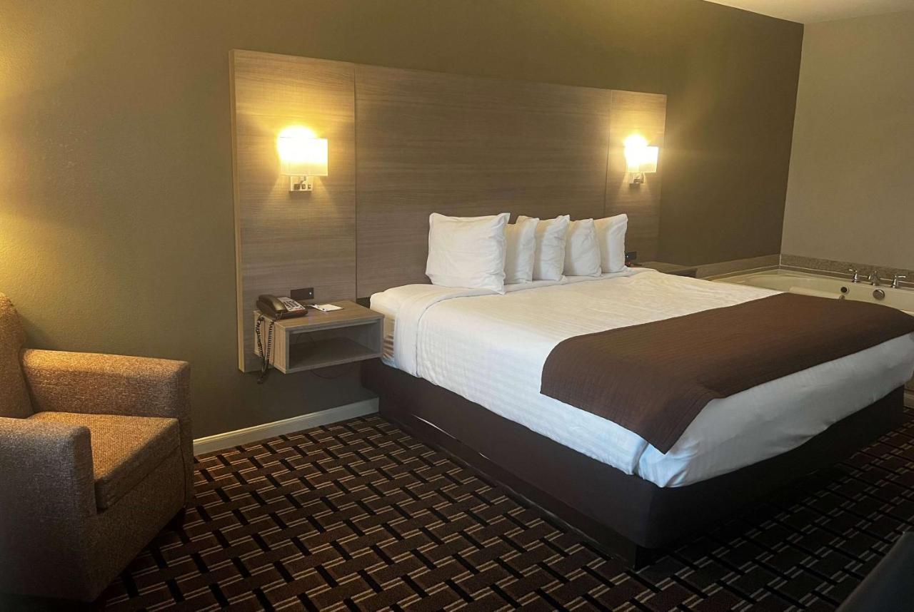 Baymont By Wyndham Columbus Hotell Exteriör bild